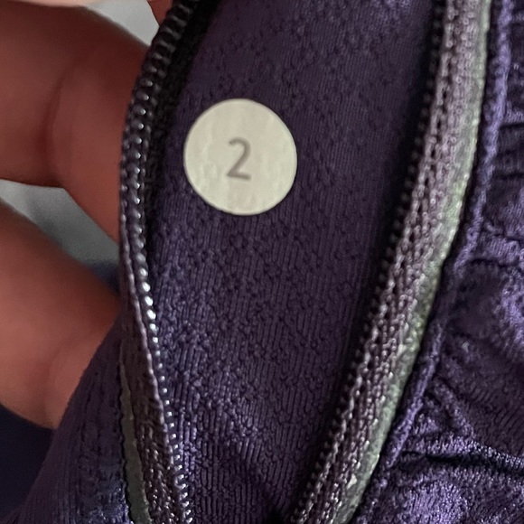 Lululemon Run: In The Sun Crop sz. 2 - Picture 7 of 9